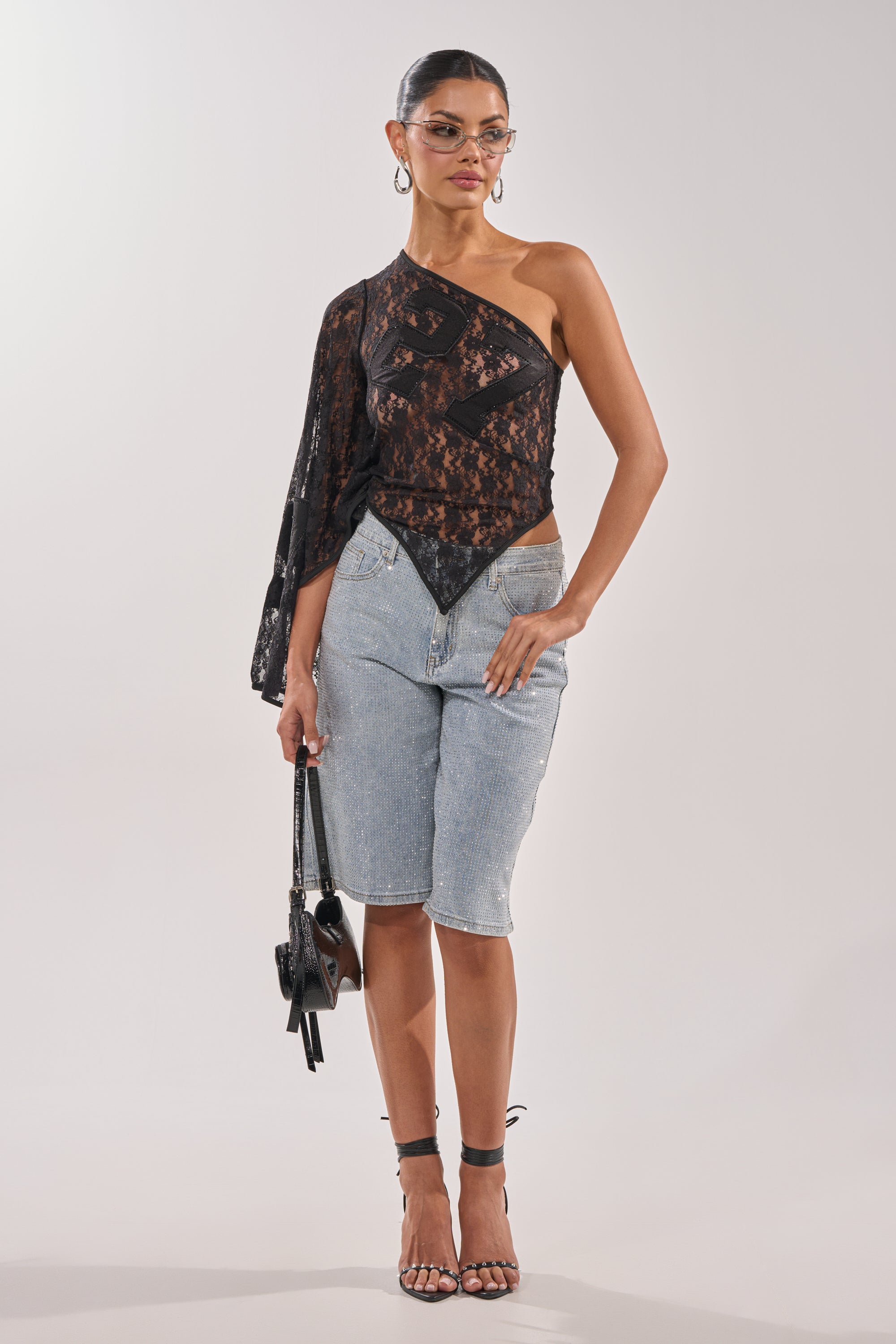 BLING BLING RHINESTONE BERMUDA SHORT IN LIGHT BLUE DENIM