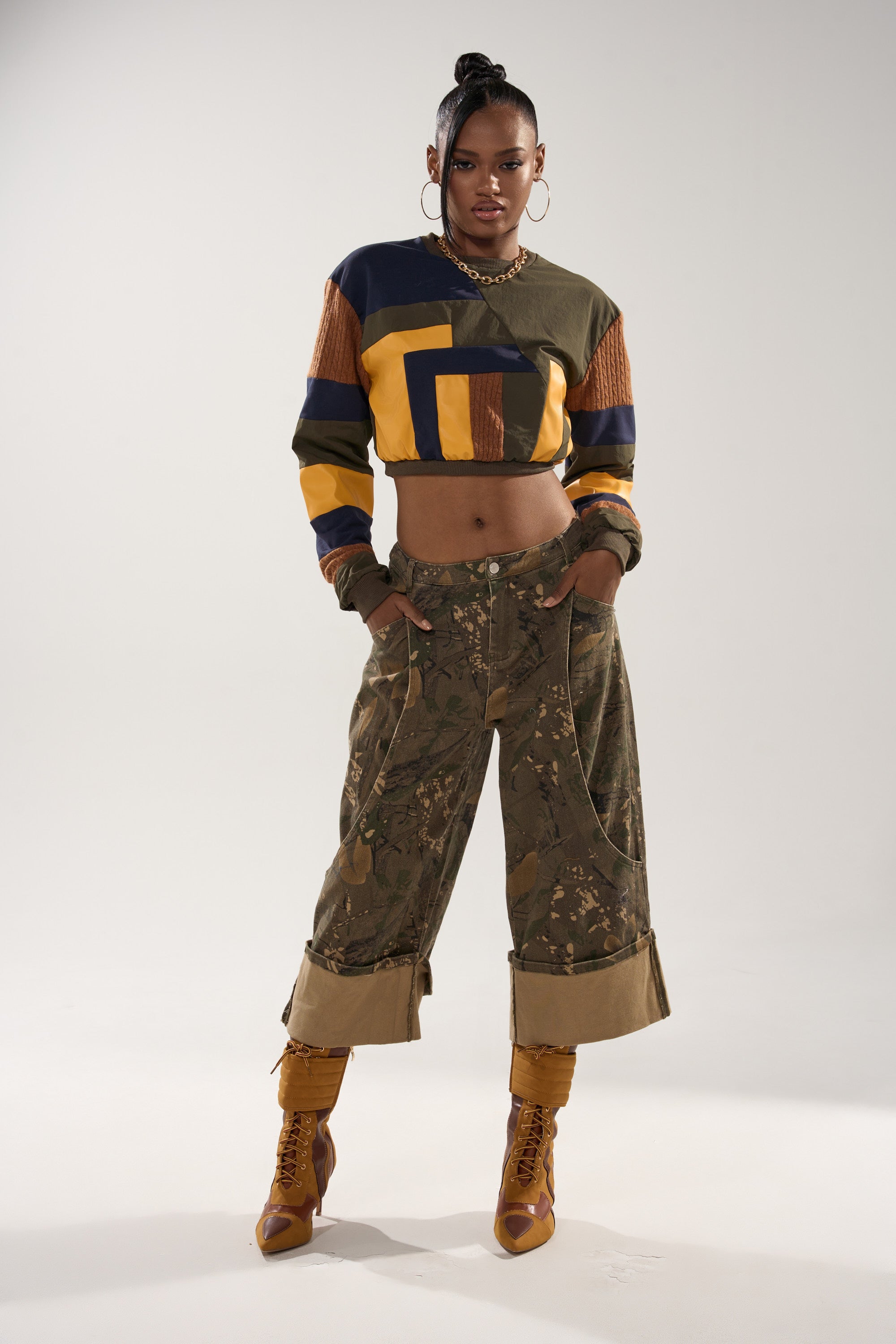 DORA COLOR BLOCKED CROP SWEATSHIRT