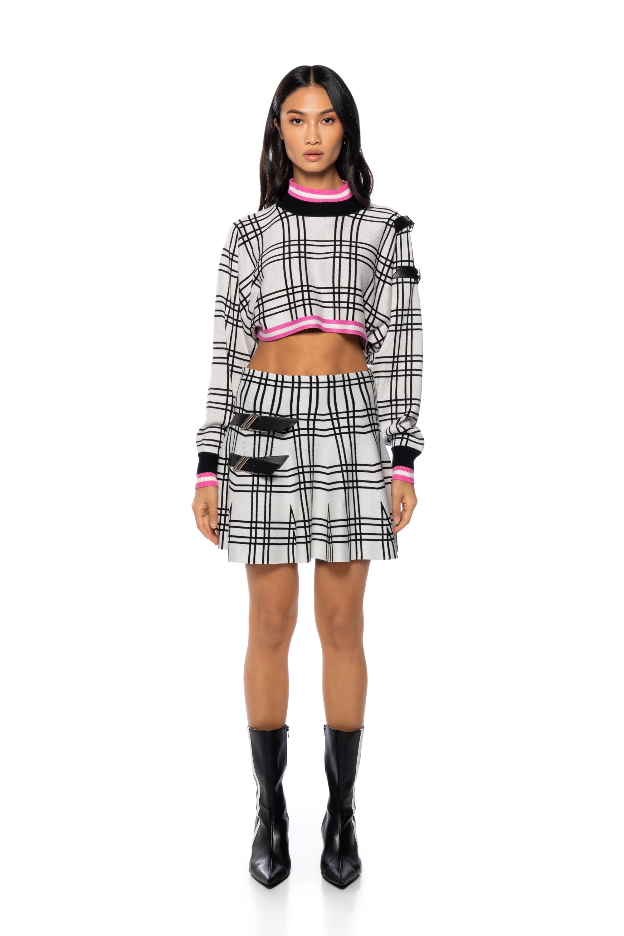 ALL EYES ON ME BUCKLE DETAIL KNIT MINI SKIRT