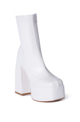 AZALEA WANG EVERLEIGH CHUNKY BOOTIE IN WHITE