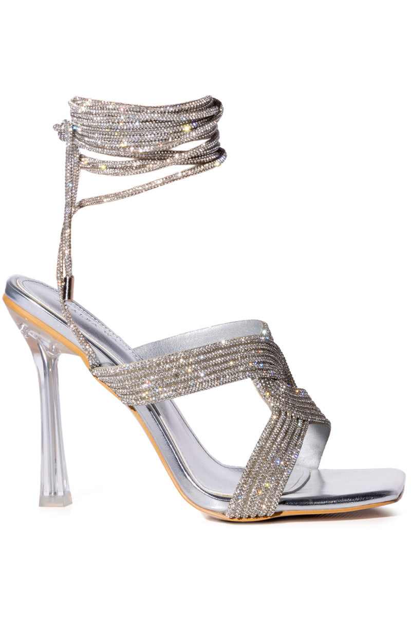 AZALEA WANG DELPHINE CHUNKY METALLIC SANDAL IN SILVER