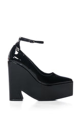 AZALEA WANG SAYERS WEDGE POINTED TOE PUMP IN BLACK