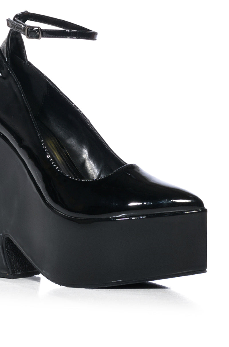 AZALEA WANG SAYERS WEDGE POINTED TOE PUMP IN BLACK