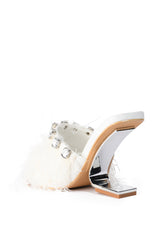 AZALEA WANG HARTFORD SANDAL WITH FEATHERS IN WHITE