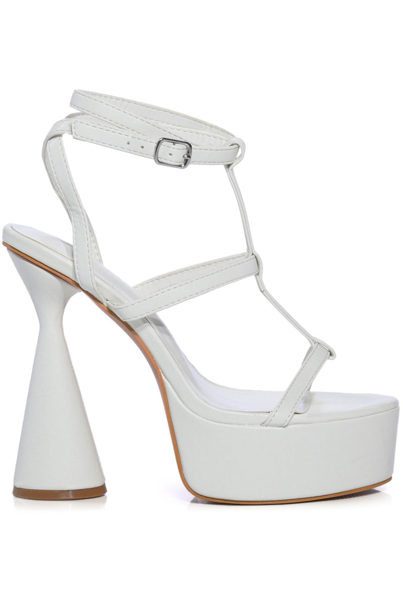 AZALEA WANG HONOLULU CHUNKY SANDAL IN WHITE