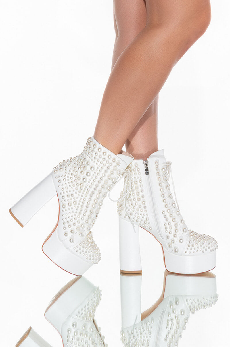 AZALEA WANG LITS THE PEARLS FOR ME CHUNKY BOOTIE IN WHITE
