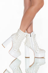 AZALEA WANG LITS THE PEARLS FOR ME CHUNKY BOOTIE IN WHITE