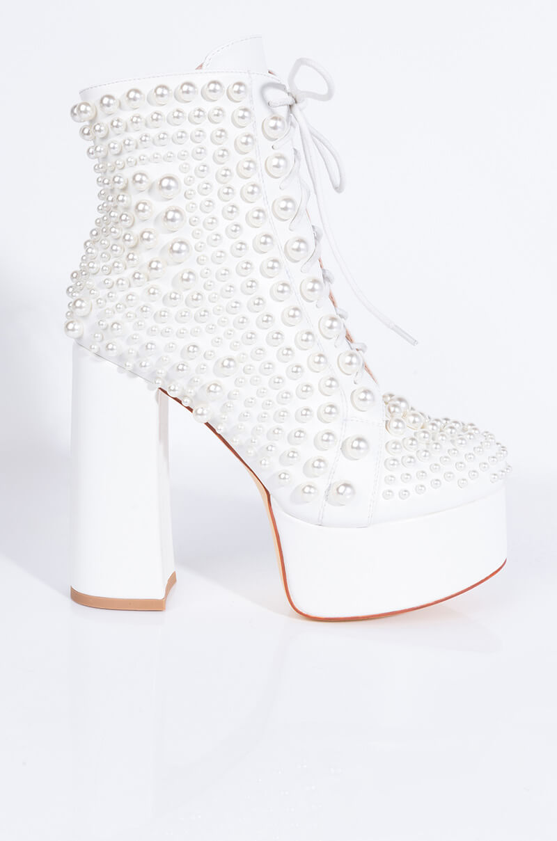 AZALEA WANG LITS THE PEARLS FOR ME CHUNKY BOOTIE IN WHITE