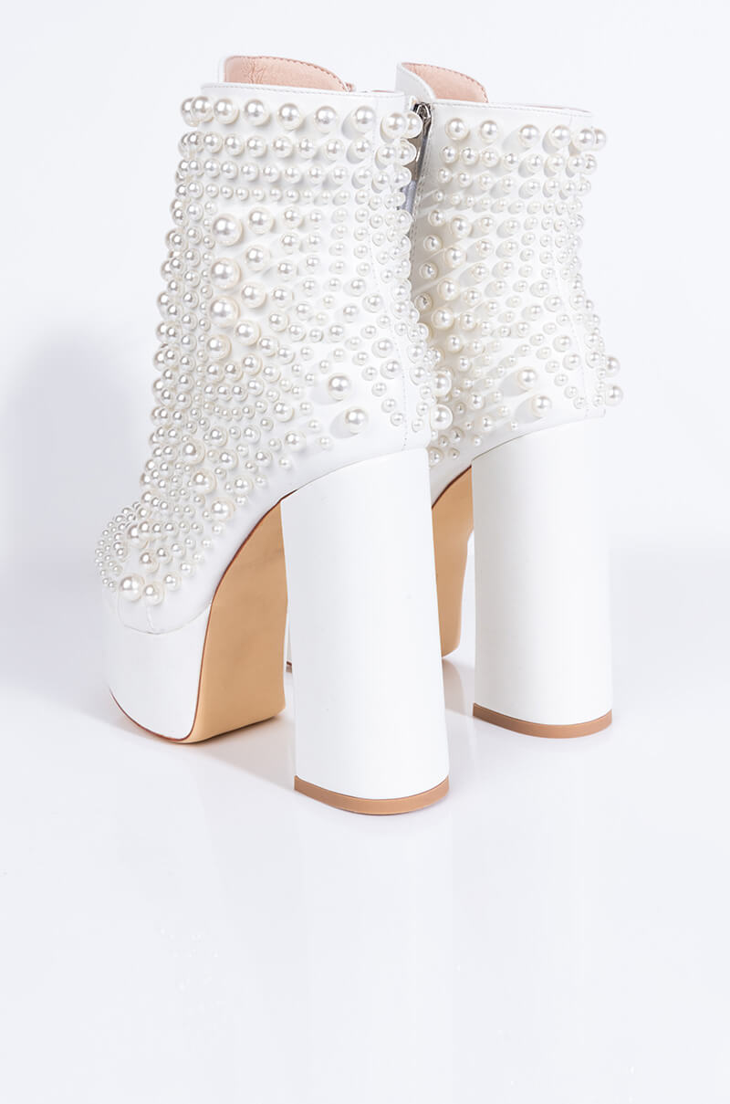 AZALEA WANG LITS THE PEARLS FOR ME CHUNKY BOOTIE IN WHITE