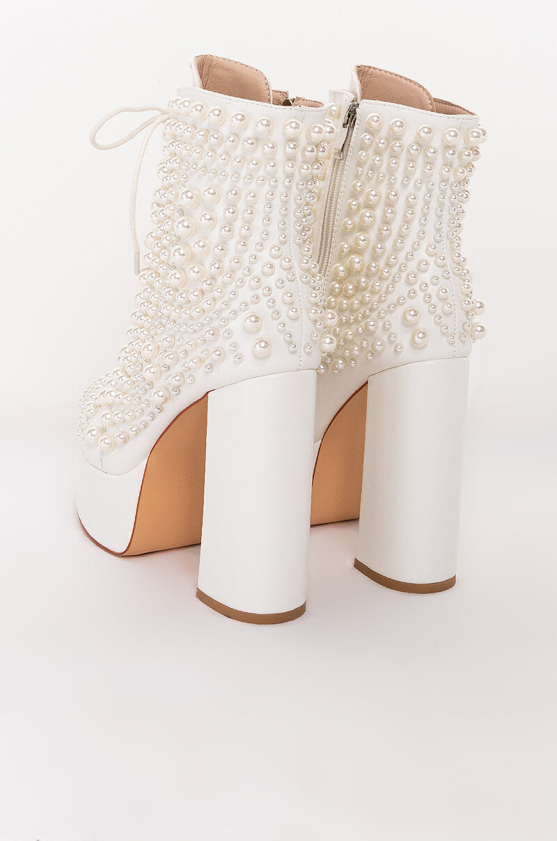 AZALEA WANG LITS THE PEARLS FOR ME CHUNKY BOOTIE IN WHITE