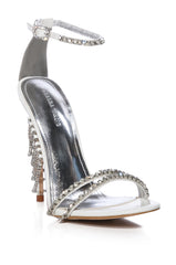 AZALEA WANG JASIME EMBELLISHED TASSEL DESIGN SANDAL IN WHITE