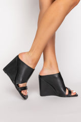 AZALEA WANG JOCELYN SQUARE TOE WEDGE SANDAL IN BLACK