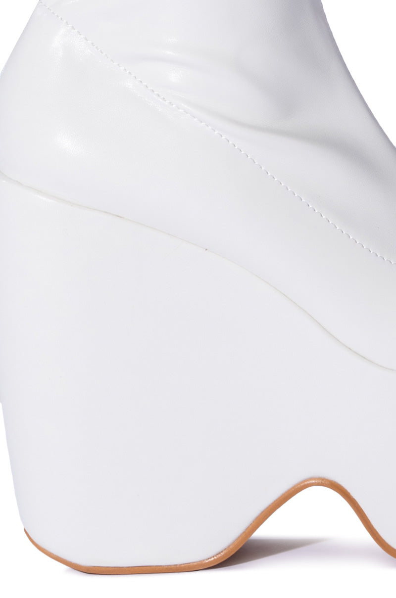 AZALEA WANG LOXLEY WEDGE BOOTIE IN WHITE