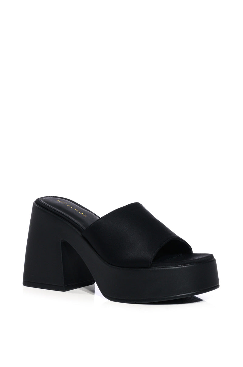 AZALEA WANG MILTON CLOG SANDAL IN BLACK