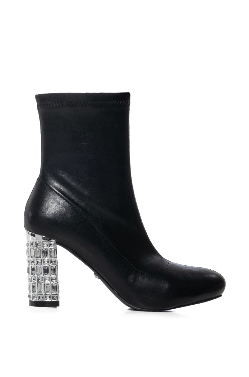 AZALEA WANG PIANO BLACK DIAMOND HEEL BOOTIE