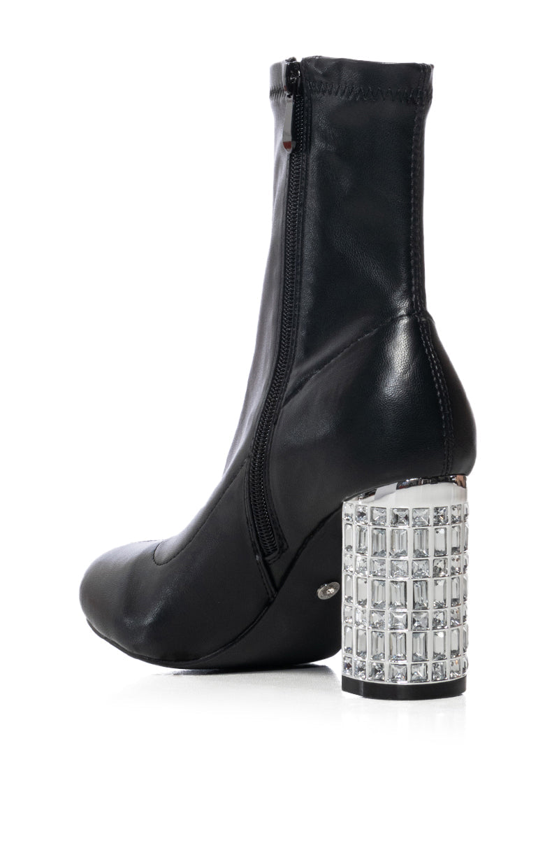 AZALEA WANG PIANO BLACK DIAMOND HEEL BOOTIE