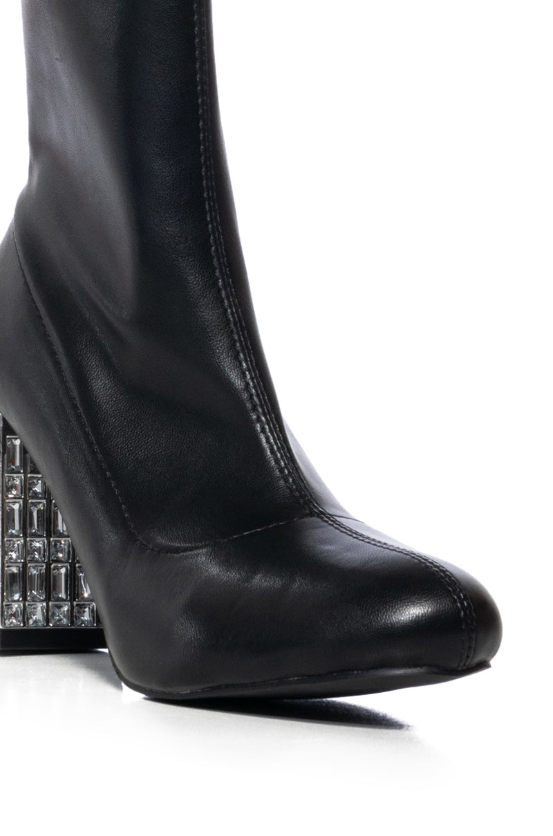 AZALEA WANG PIANO BLACK DIAMOND HEEL BOOTIE