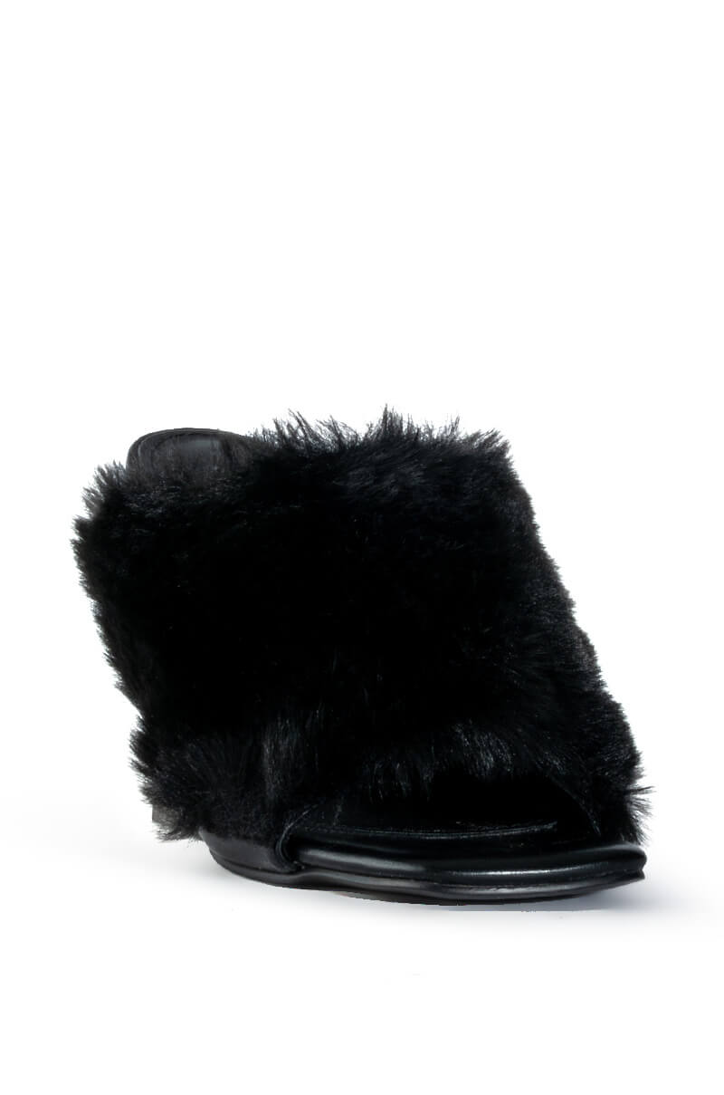 AZALEA WANG REMI FUR WEDGE SANDAL IN BLACK