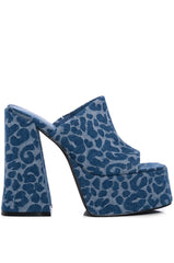 AZALEA WANG SHEBA CHUNKY SANDAL IN DENIM