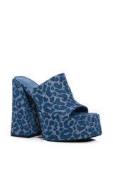 AZALEA WANG SHEBA CHUNKY SANDAL IN DENIM