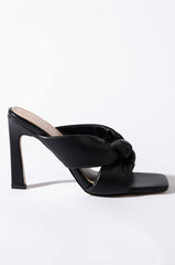 AZALEA WANG SWEET LIKE SUNDAY CHUNKY SANDAL IN BLACK
