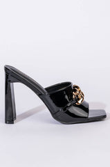 AZALEA WANG TAKE A CHANCE CHUNKY SANDAL IN BLACK