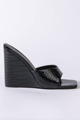 AZALEA WANG TAKE IT EASY WEDGE SANDAL IN BLACK