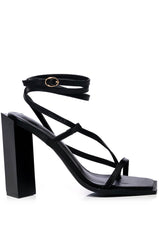 AZALEA WANG VALLEA CHUNKY PUMP IN BLACK