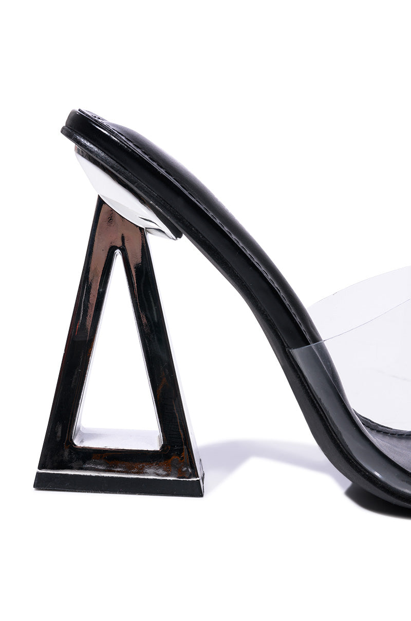 AZALEA WANG WHISPER CHUNKY SANDAL IN BLACK