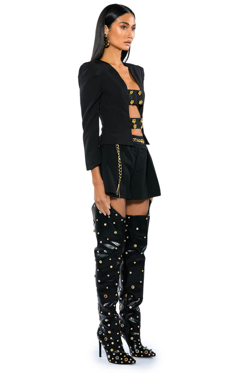 BETTER DAYS FLOUNCE SHORT WITH CHAIN BELT