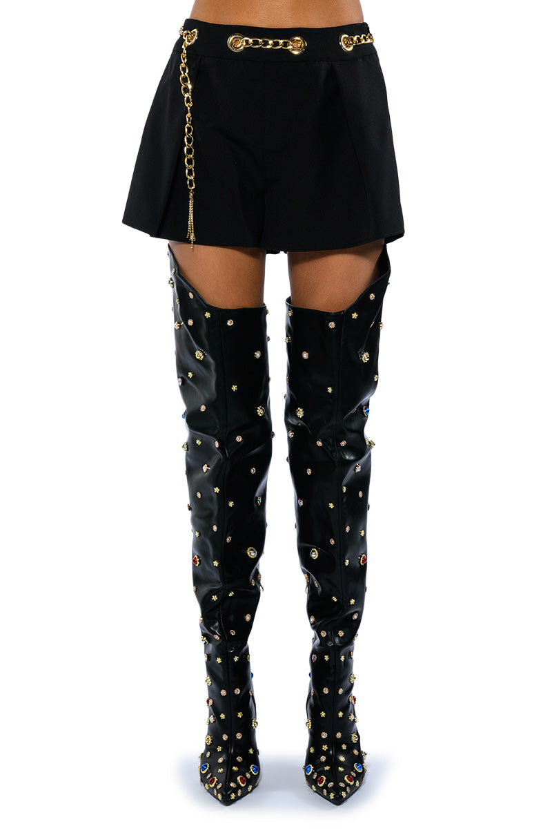 BETTER DAYS FLOUNCE SHORT WITH CHAIN BELT