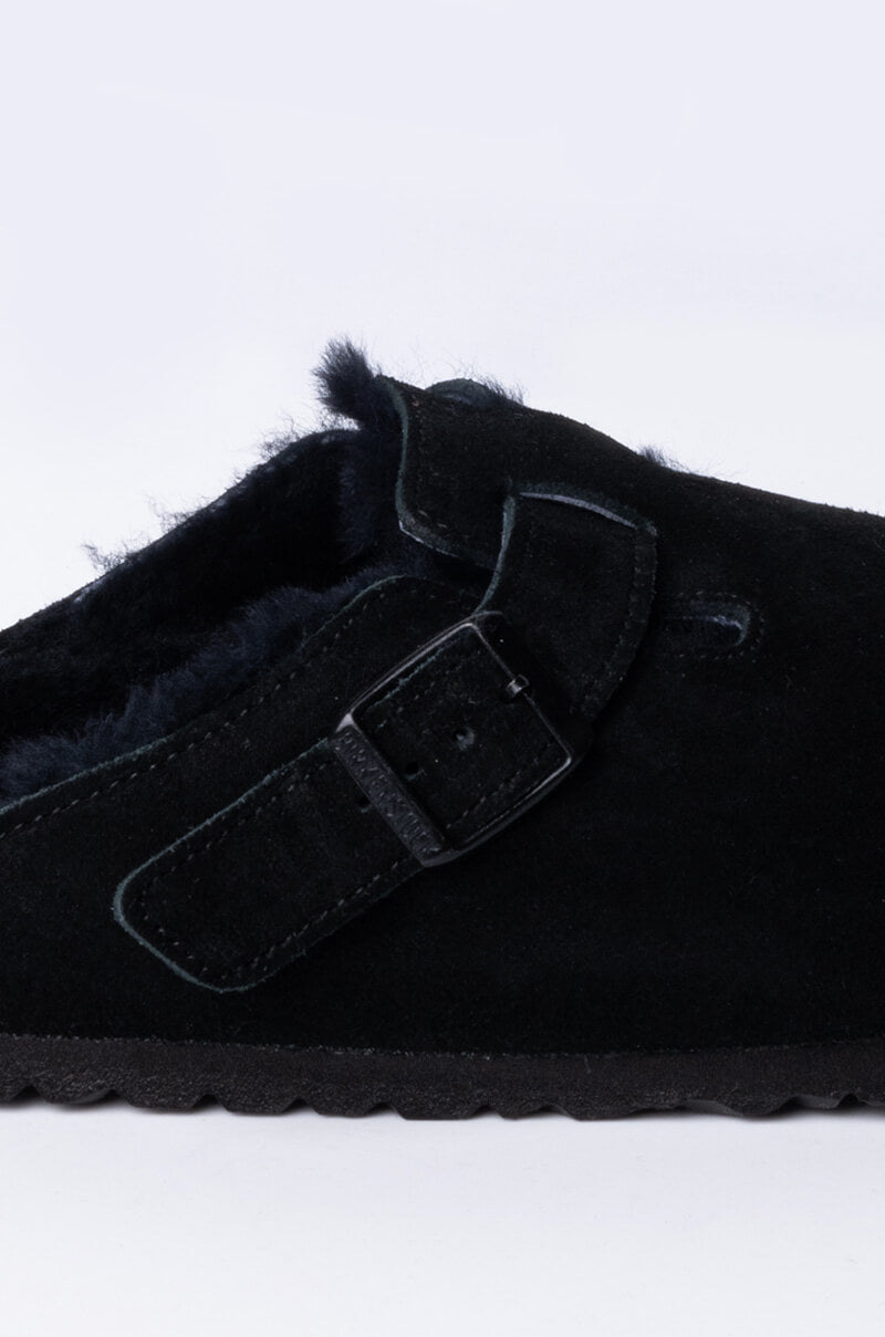 BIRKENSTOCK BOSTON SHEARLING SANDAL IN BLACK
