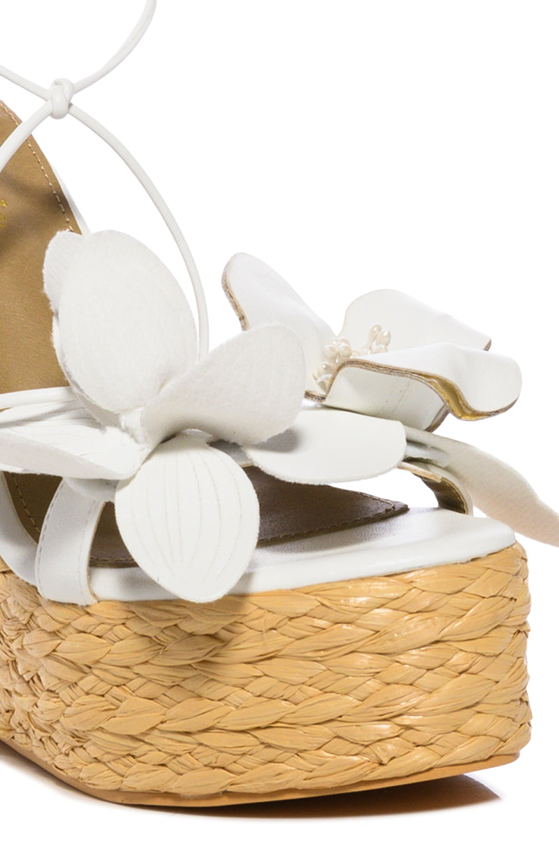BLOOMY FLOWER LACE UP WEDGE SANDAL IN WHITE