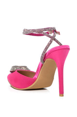 BROKEN LINES RED PUMP WITH HEART EMBELLISHMENT