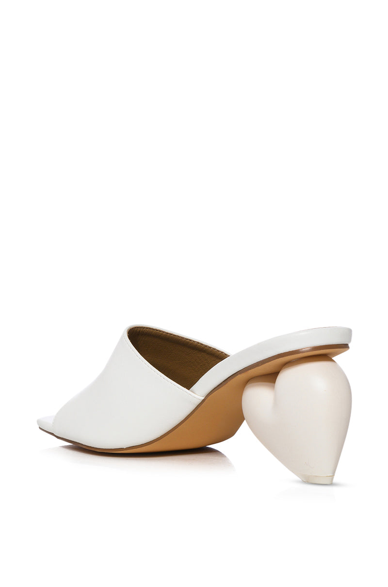 BUBBLE HEART WHITE NOVELTY HEEL SANDAL