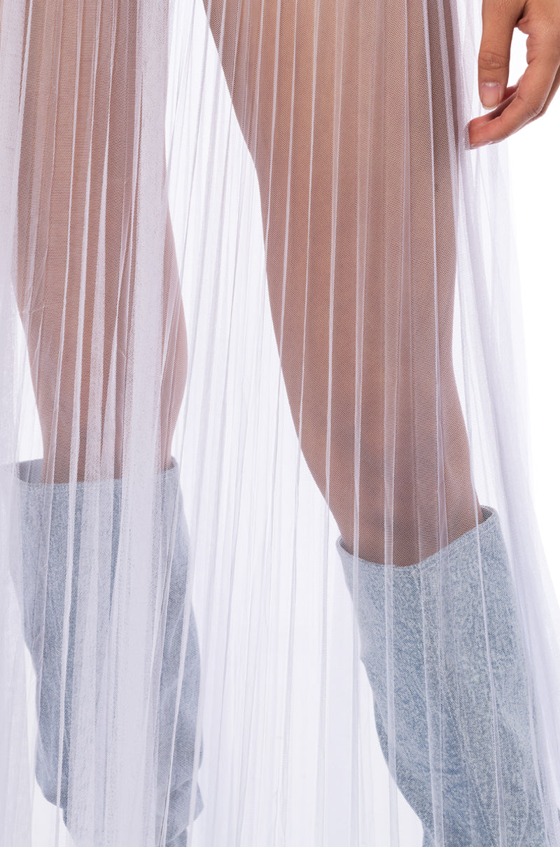 CAN'T STOP MAXI TULLE SKIRT IN WHITE