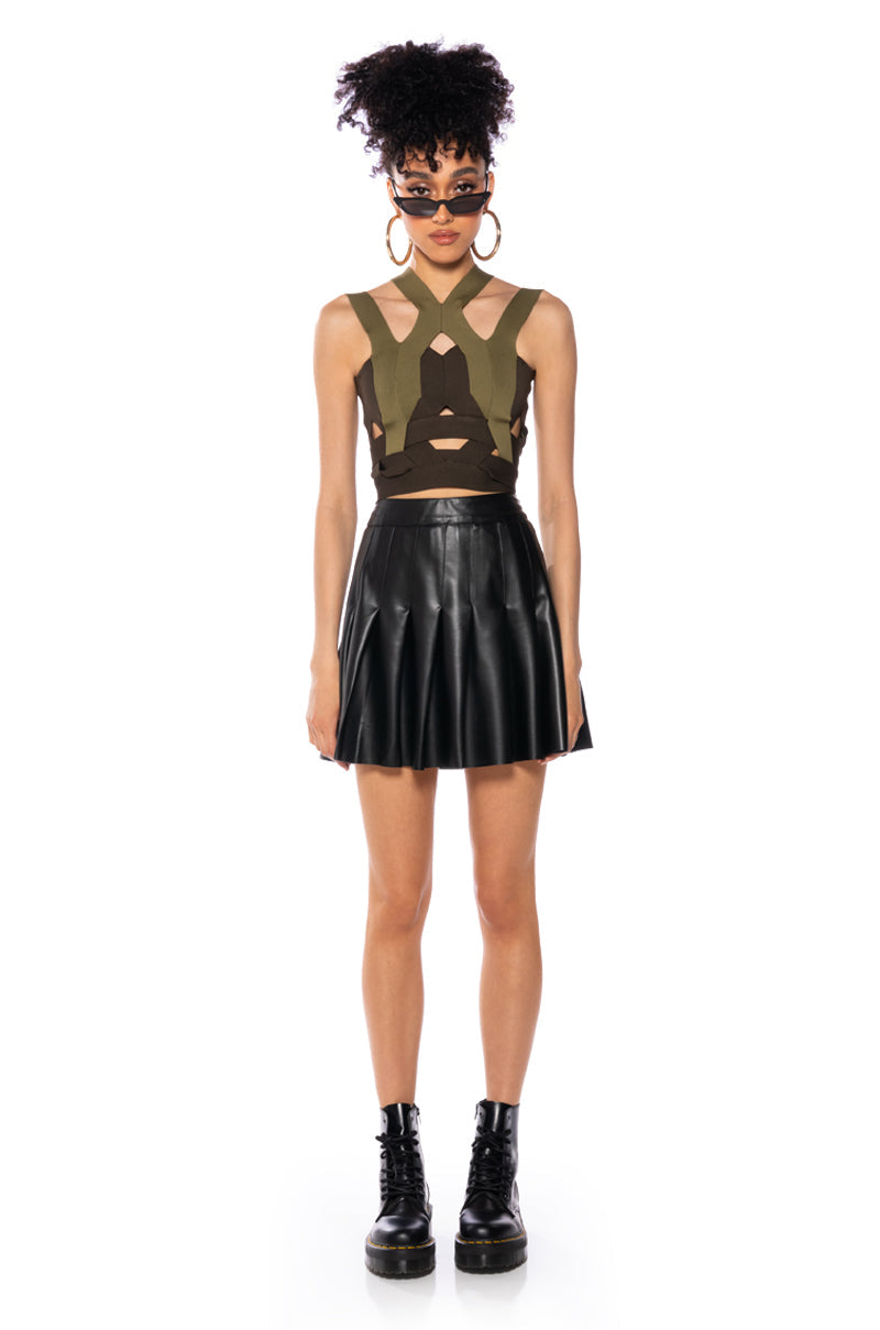 DAKOTA SYMMETRIC CUTOUT TOP
