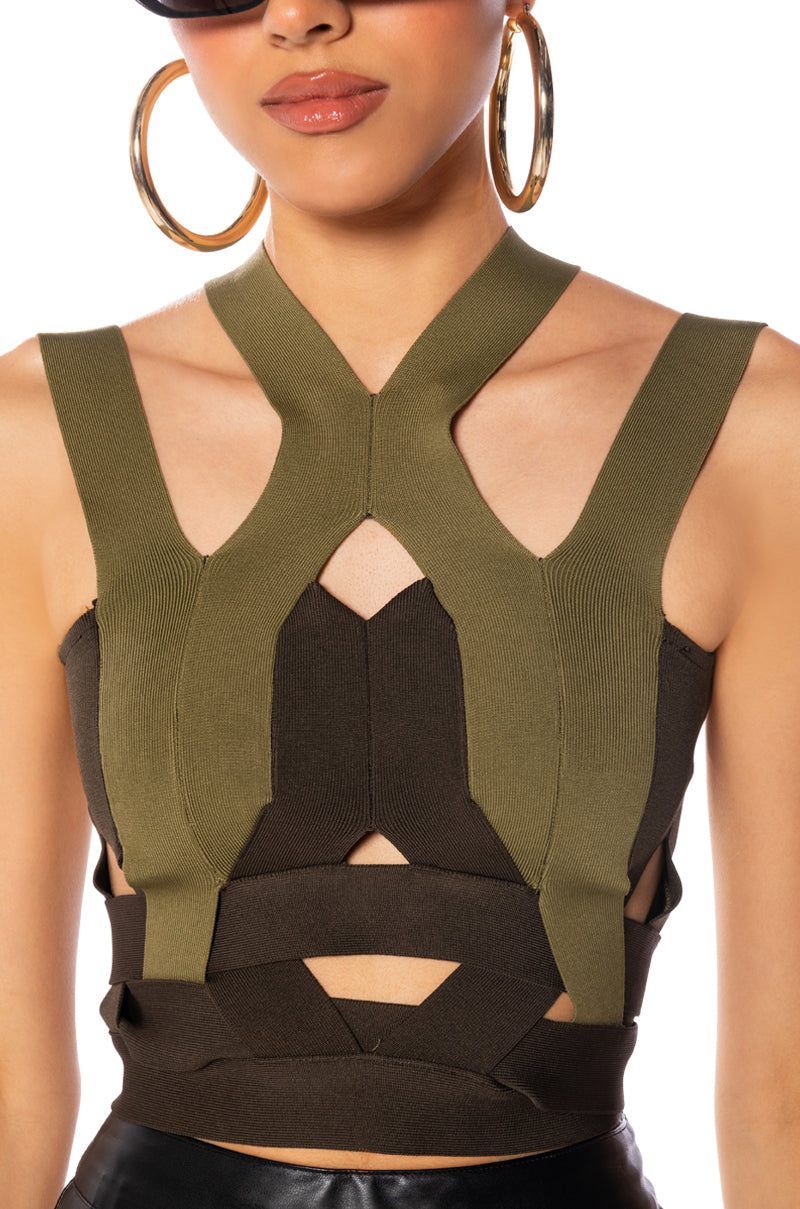 DAKOTA SYMMETRIC CUTOUT TOP
