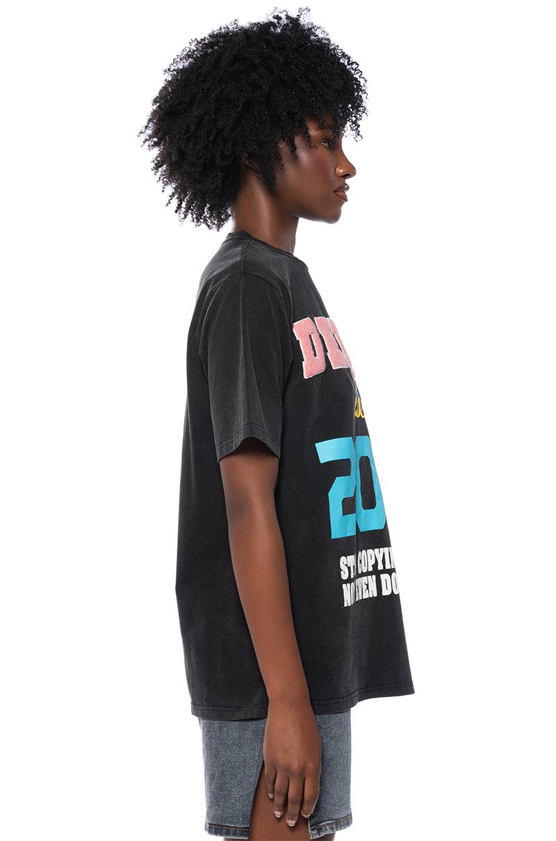 DELUXE ISSUE OVERSIZED GRAPHIC TSHIRT
