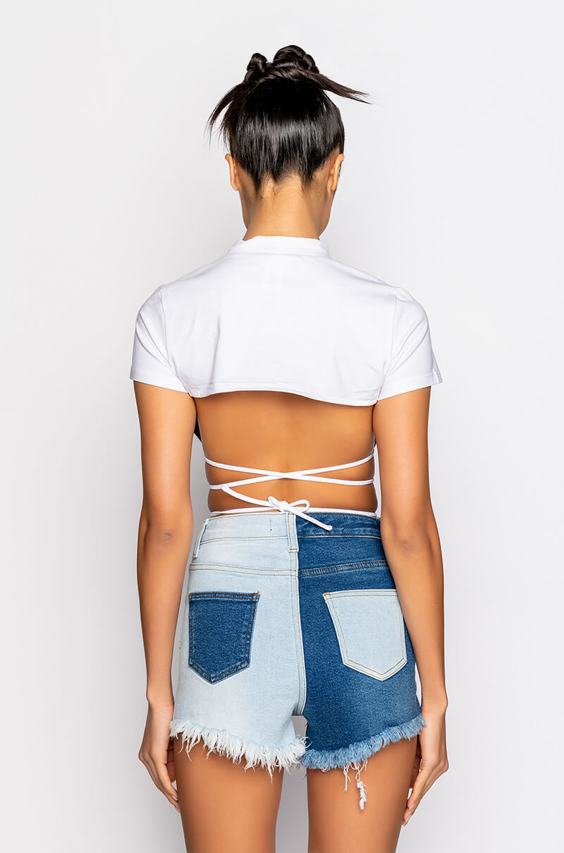 JEUNE POCKET DETAIL CUTOUT CROP TEE