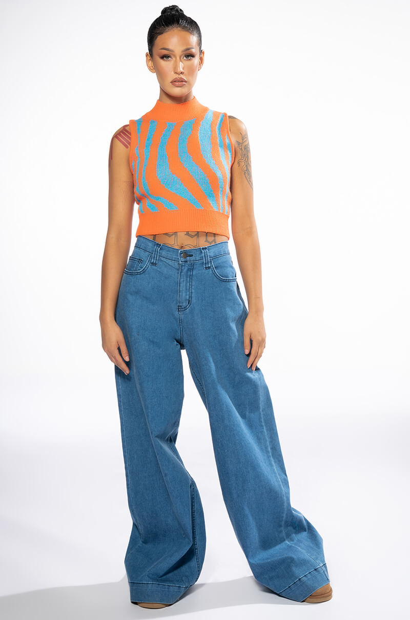 EYE OF THE TIGER SLEEVELESS SWEATER