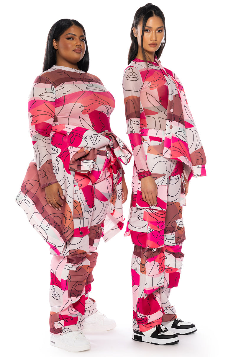 FACES PRINTED SCUBA BUTTON DOWN TOP