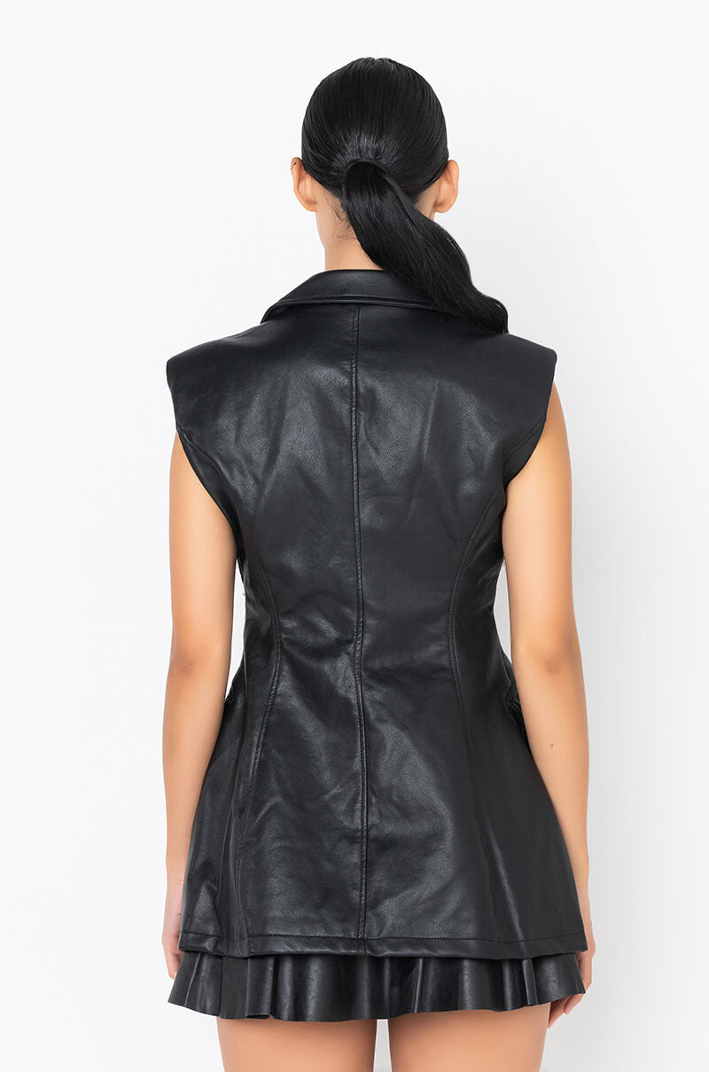 FITTED BLAZER VEST WITH DOUBLE POCKETS