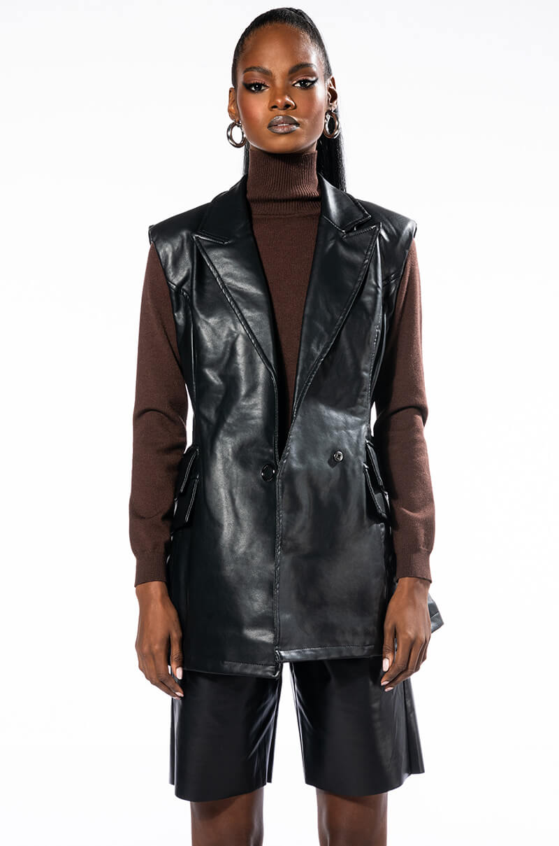 FITTED BLAZER VEST WITH DOUBLE POCKETS