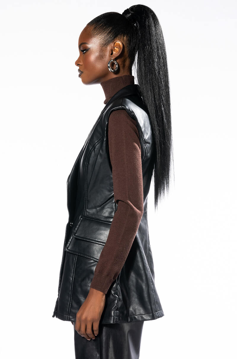 FITTED BLAZER VEST WITH DOUBLE POCKETS