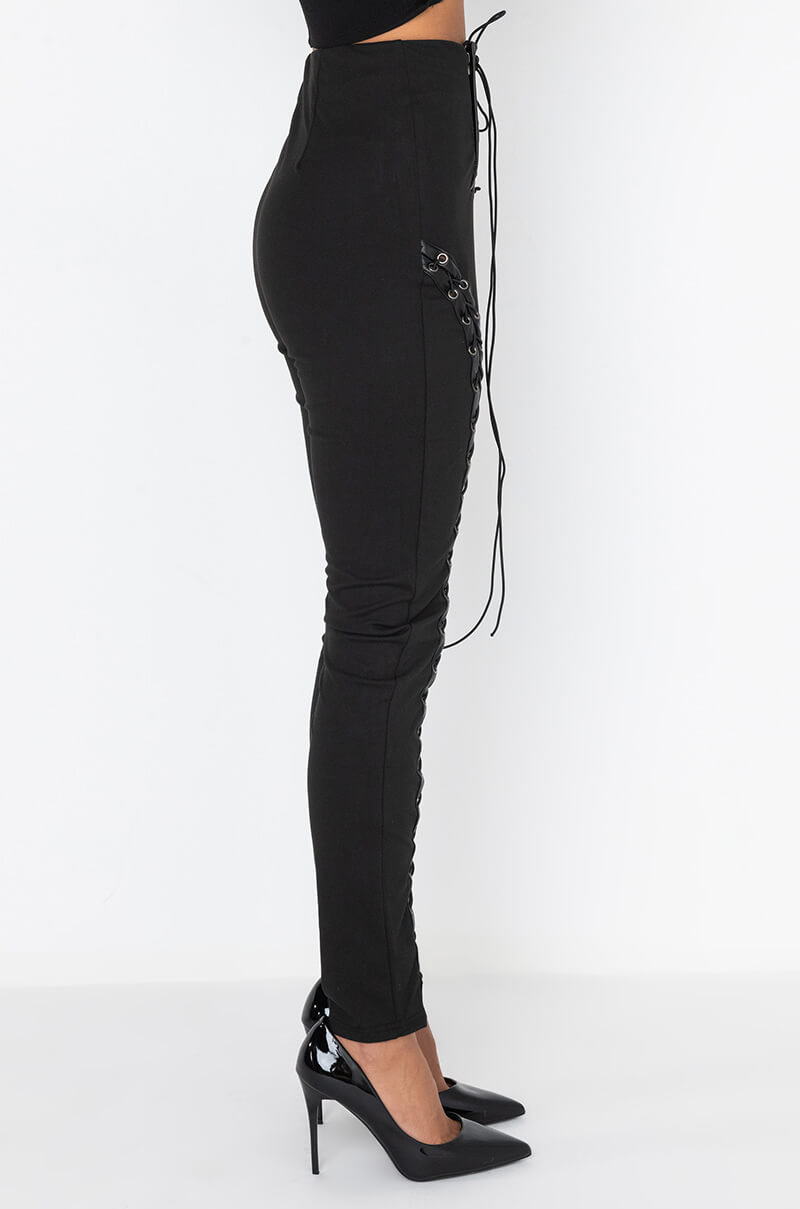 fOLLOWING THE CURVES LACE UP LEGGING