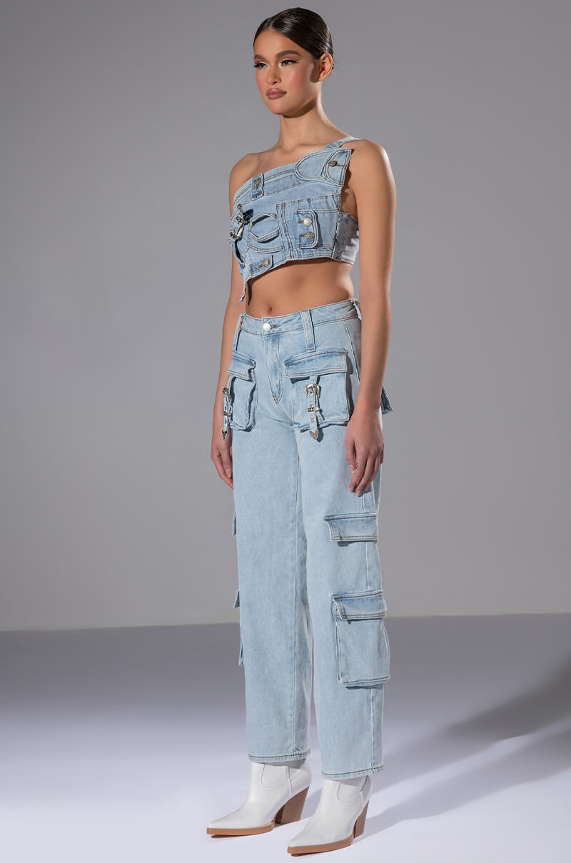KENLY BUCKLE DETAIL RELAXED FIT JEANS