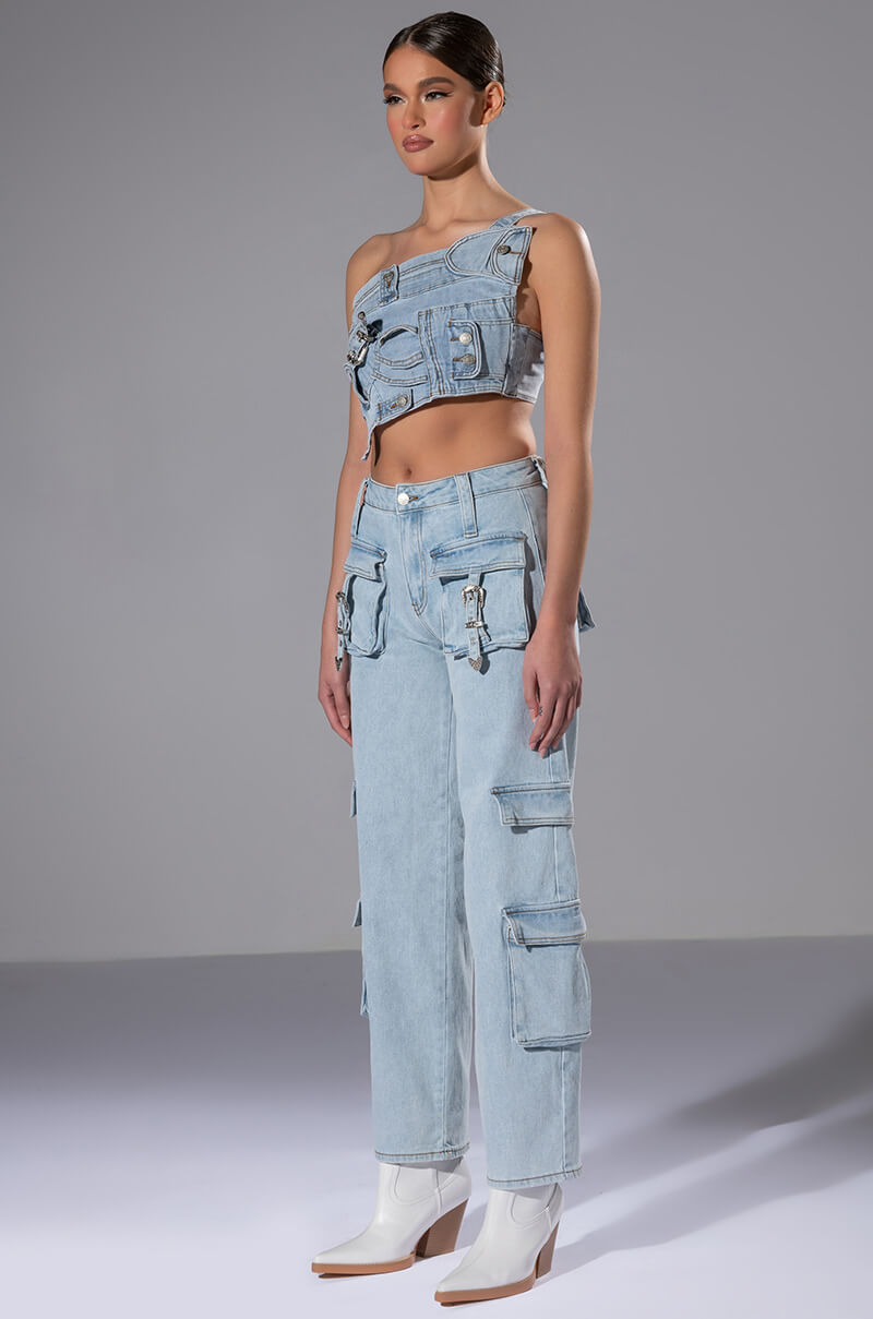 KENLY BUCKLE DETAIL RELAXED FIT JEANS