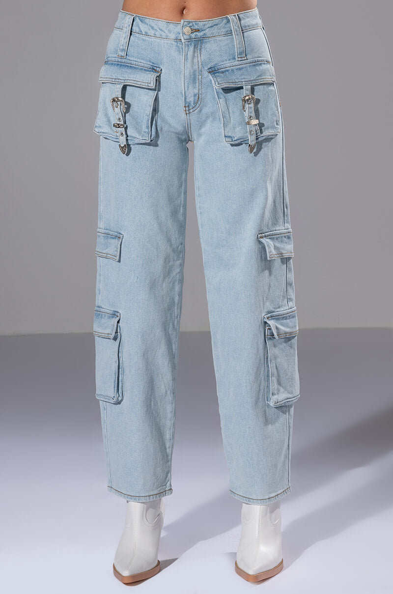 KENLY BUCKLE DETAIL RELAXED FIT JEANS