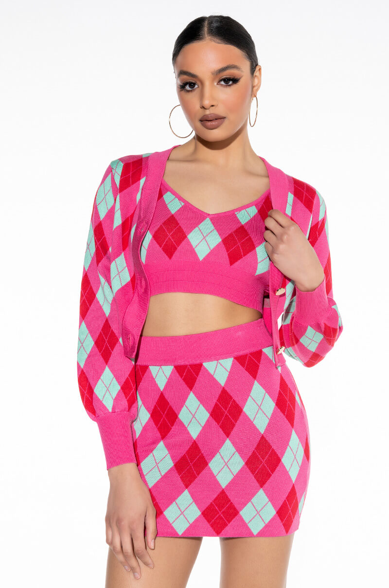 GET A CLUE KNIT CROP CARDIGAN